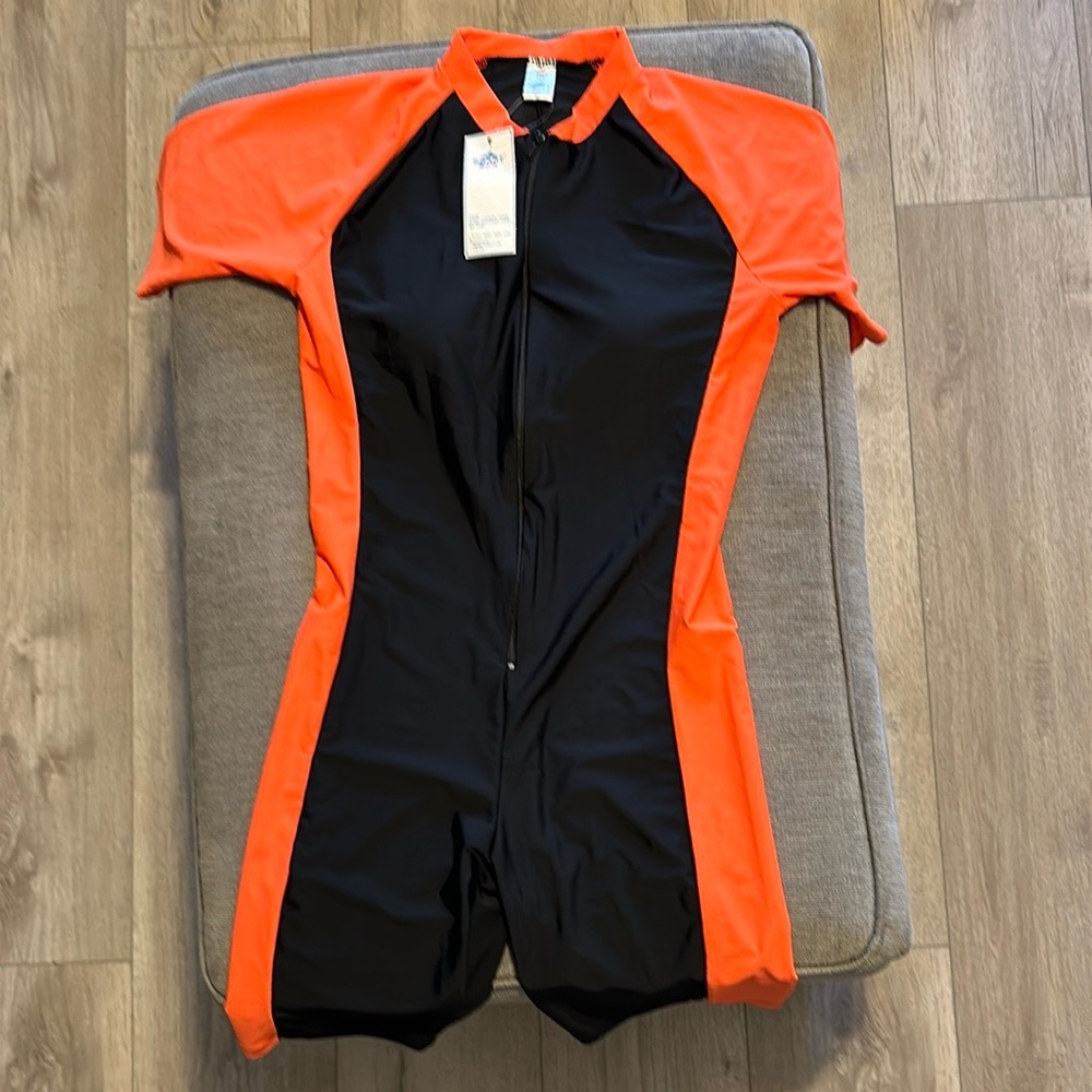 NWT SBART Women’s Shortie Color Block Rash Guard Swimsuit Black Orange XX Large
